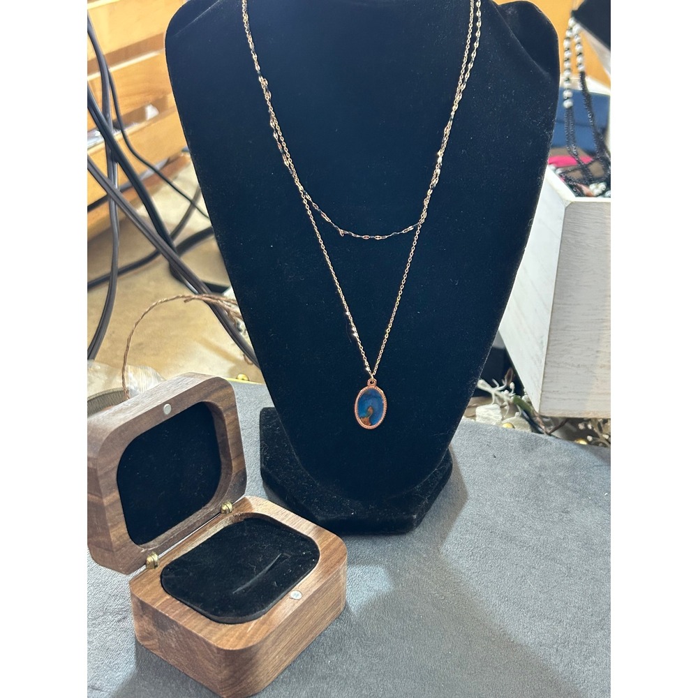 K18 Gold Plated Cameo Pendant Necklace Blue Silhouette. Beautiful